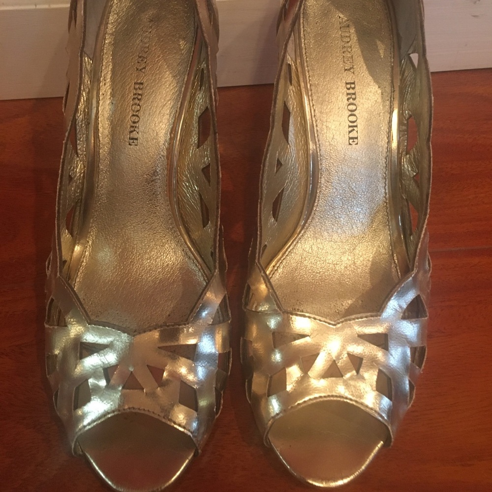 High heels in gold color